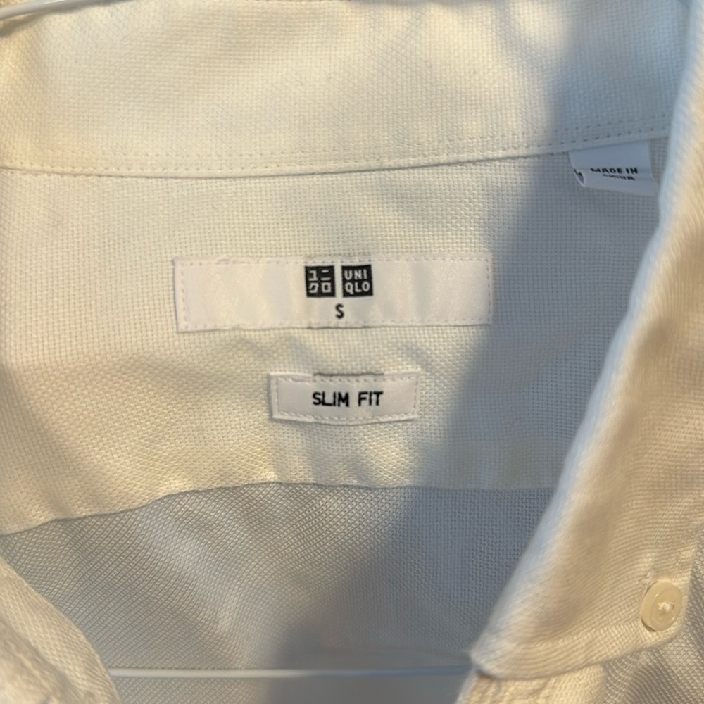 Uniqlo Mens Slim Button Down Shirt - Picture 2 of 3